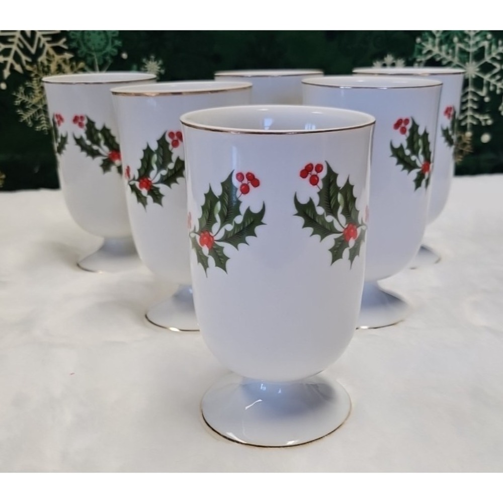 Christmas Holly Pedestal 8oz Mug Fine Porcelain Vintage Made in Japan, Set Of 6‎